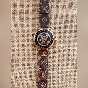 FAUX LOUIS VUITTON SMALL FACED WOMEN WATCH